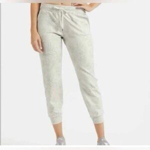 NWOT Women's XS Vuori Performance Jogger Pants -Leaf Print Retails at $128